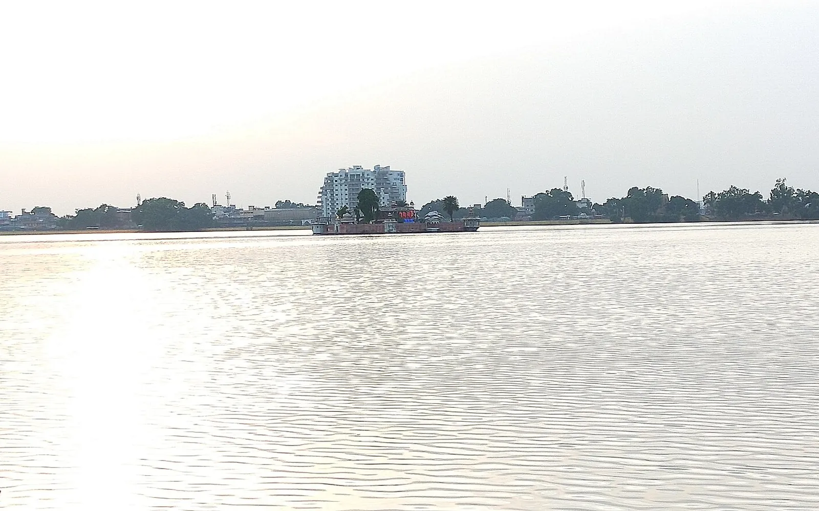 Kishore Sagar lake and Jagmandir in Kota